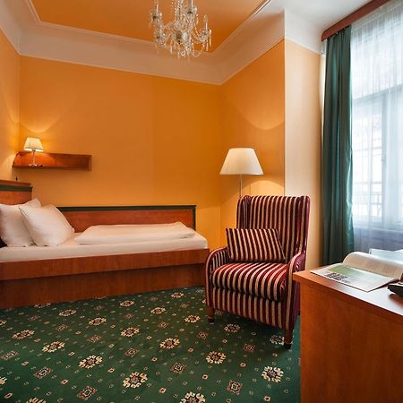 Ea Hotel Jessenius การ์โลวีวารี ภายนอก รูปภาพ