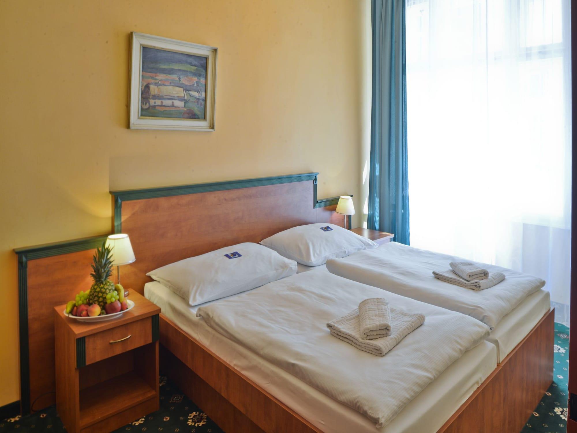Ea Hotel Jessenius การ์โลวีวารี ภายนอก รูปภาพ