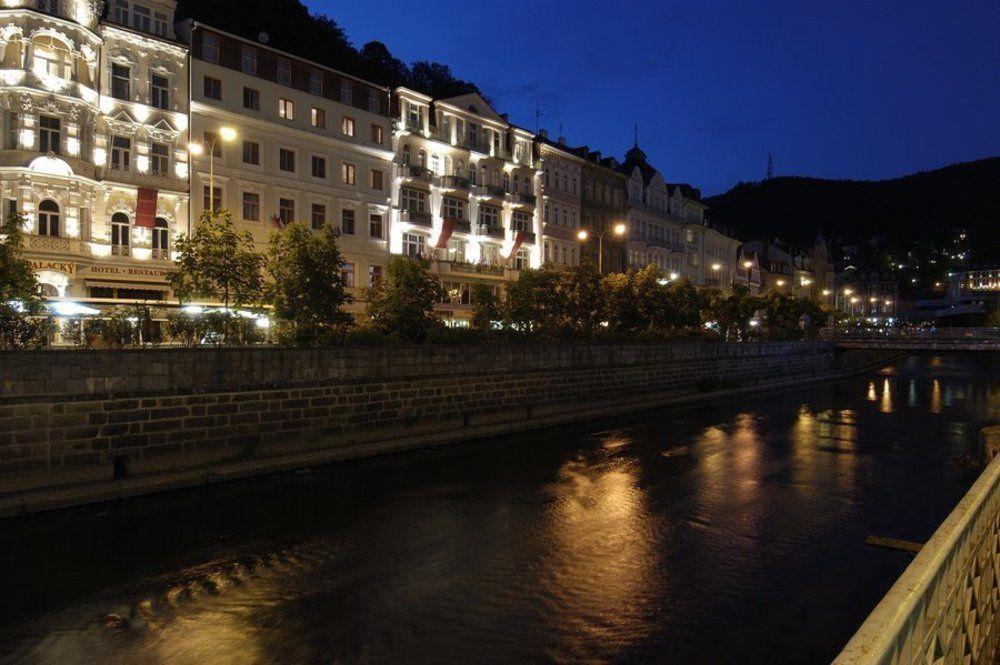 Ea Hotel Jessenius การ์โลวีวารี ภายนอก รูปภาพ