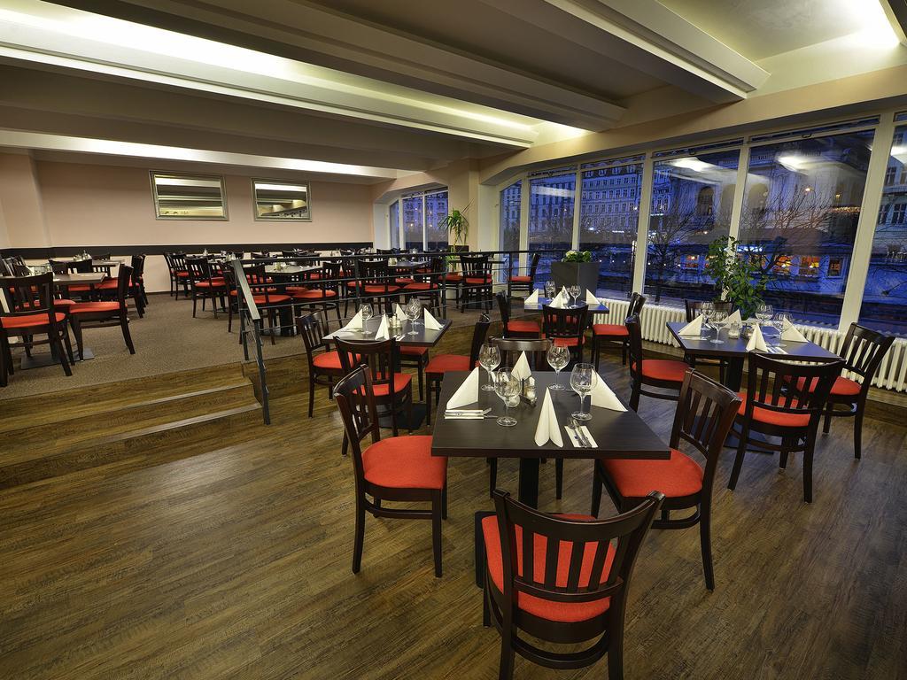 Ea Hotel Jessenius การ์โลวีวารี ภายนอก รูปภาพ