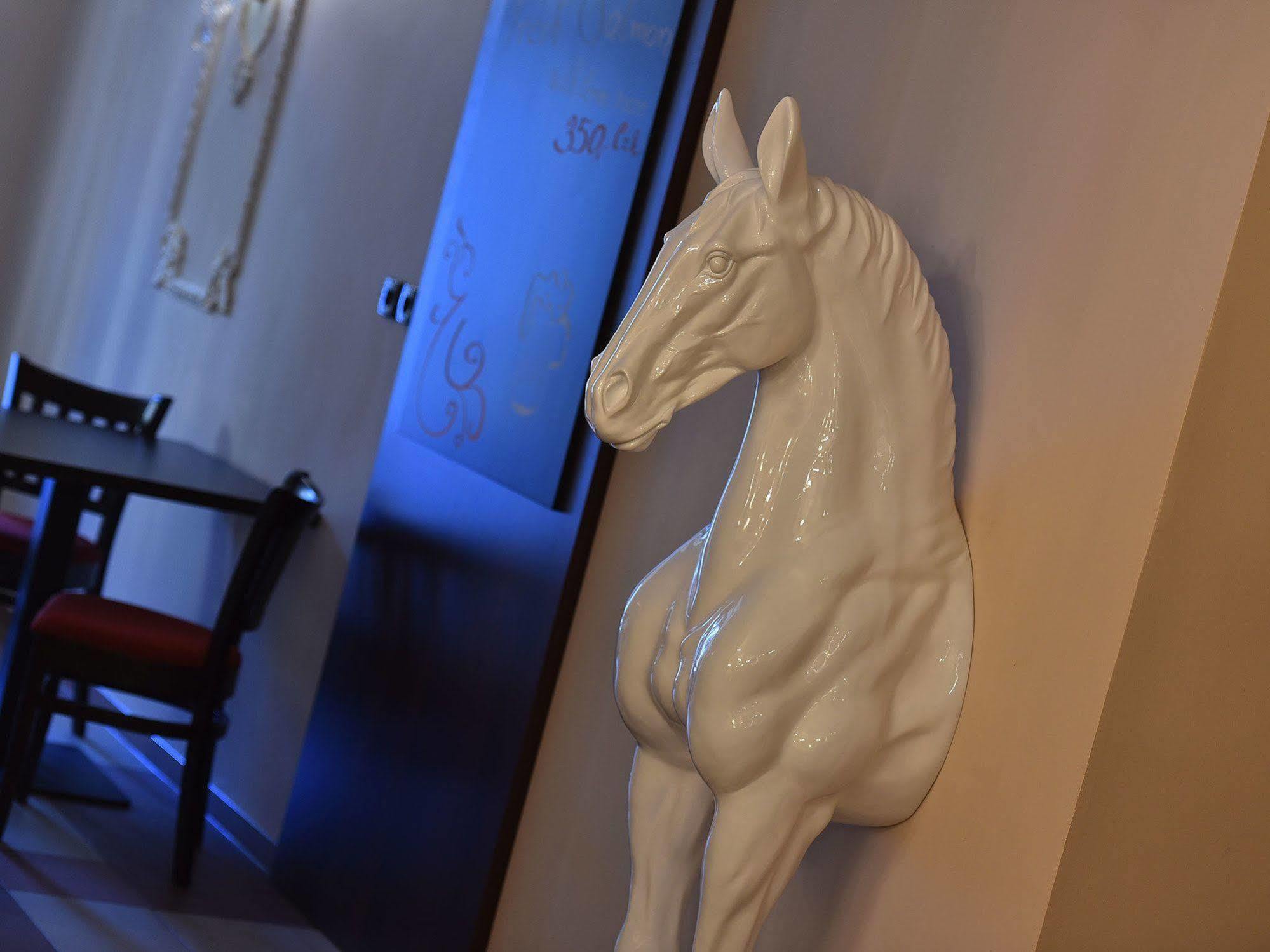 Ea Hotel Jessenius การ์โลวีวารี ภายนอก รูปภาพ