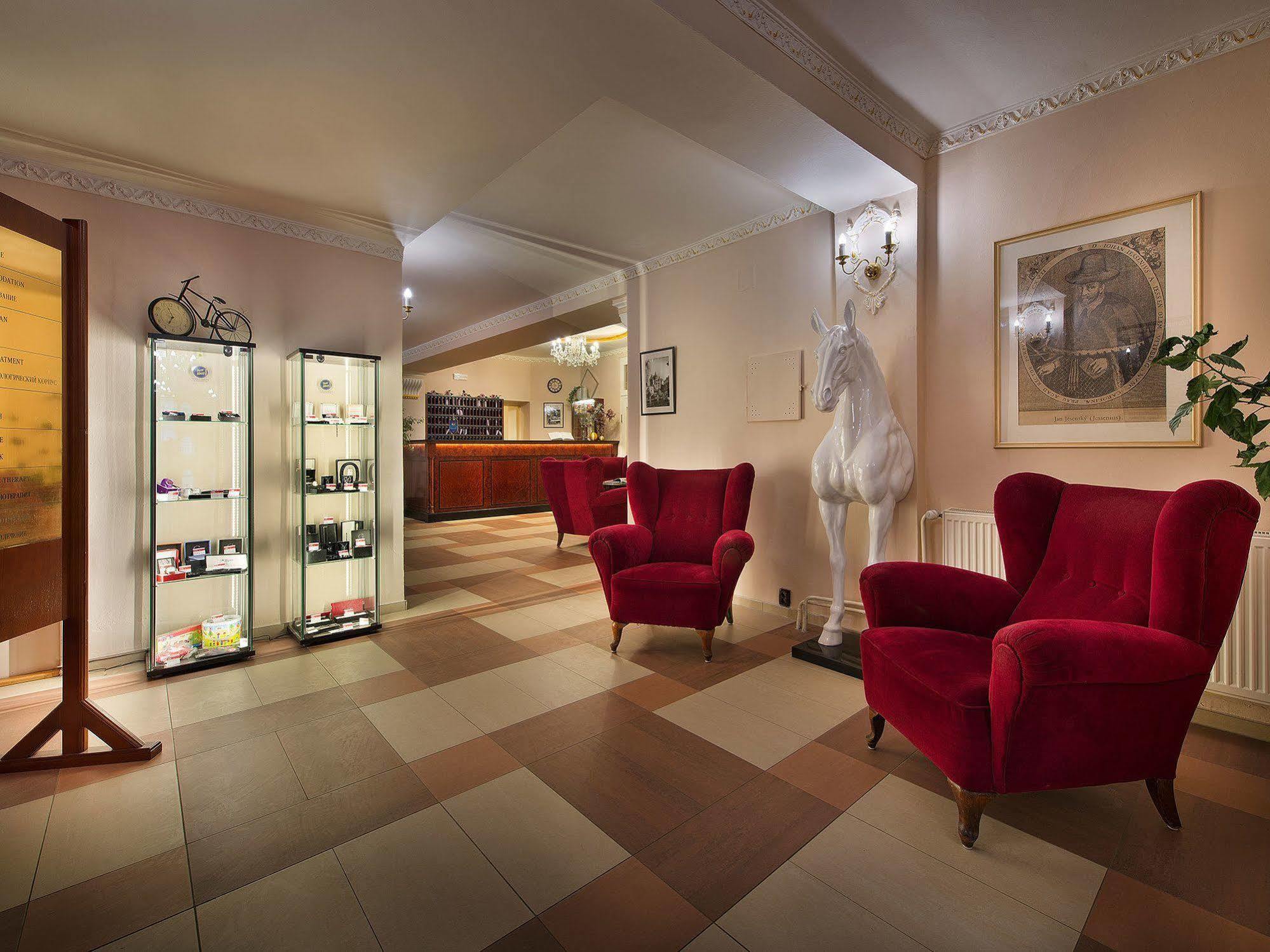 Ea Hotel Jessenius การ์โลวีวารี ภายนอก รูปภาพ