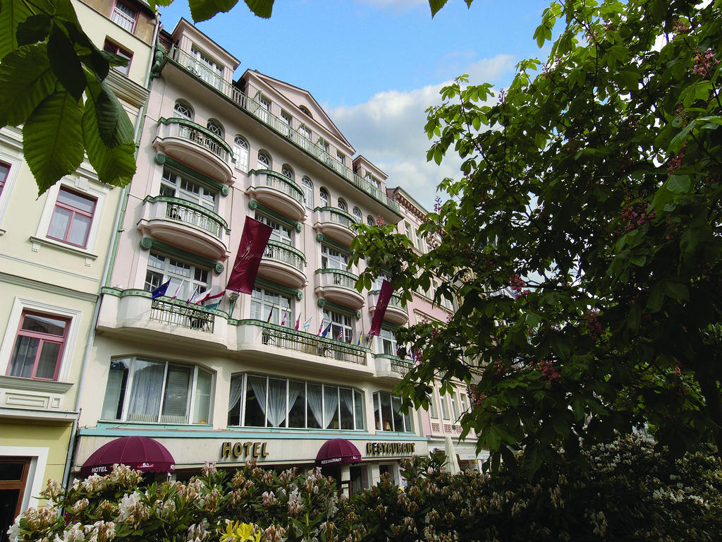 Ea Hotel Jessenius การ์โลวีวารี ภายนอก รูปภาพ