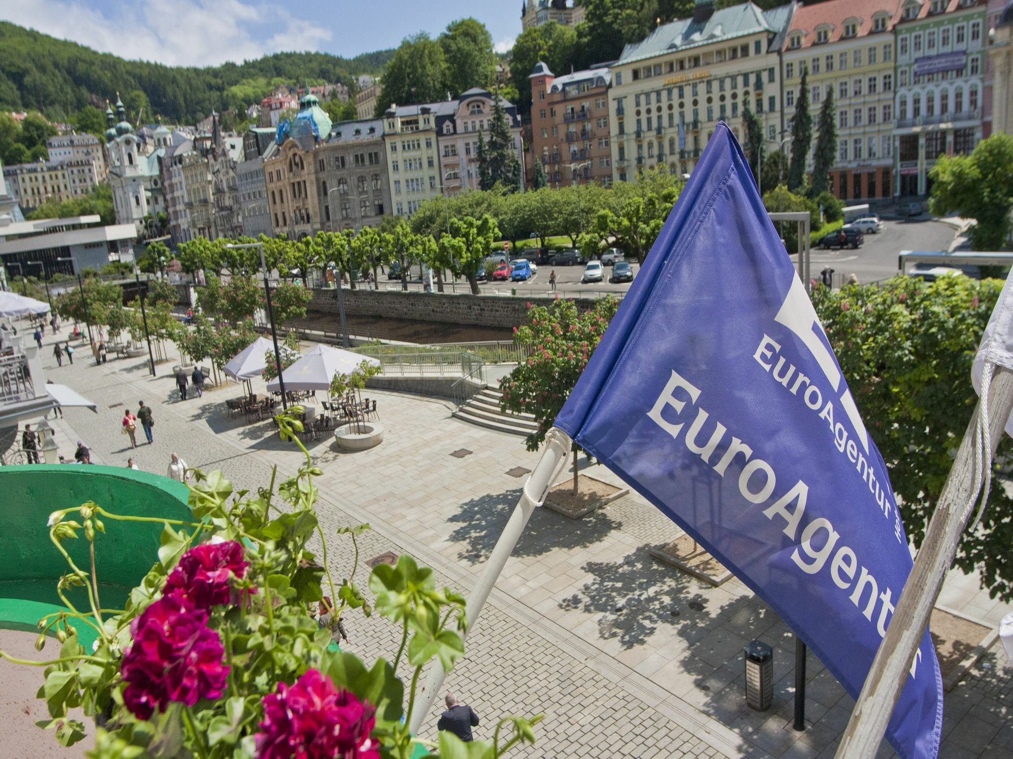 Ea Hotel Jessenius การ์โลวีวารี ภายนอก รูปภาพ